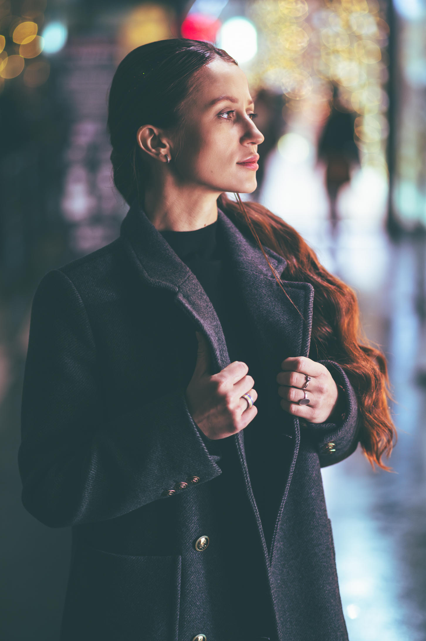 Portrait professionnel en studio à Strasbourg - femme de profil, lumière douce