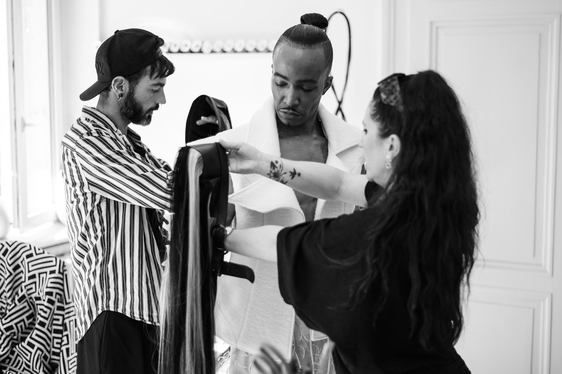 OFF WITH THE HEAD - BACKSTAGE — 9