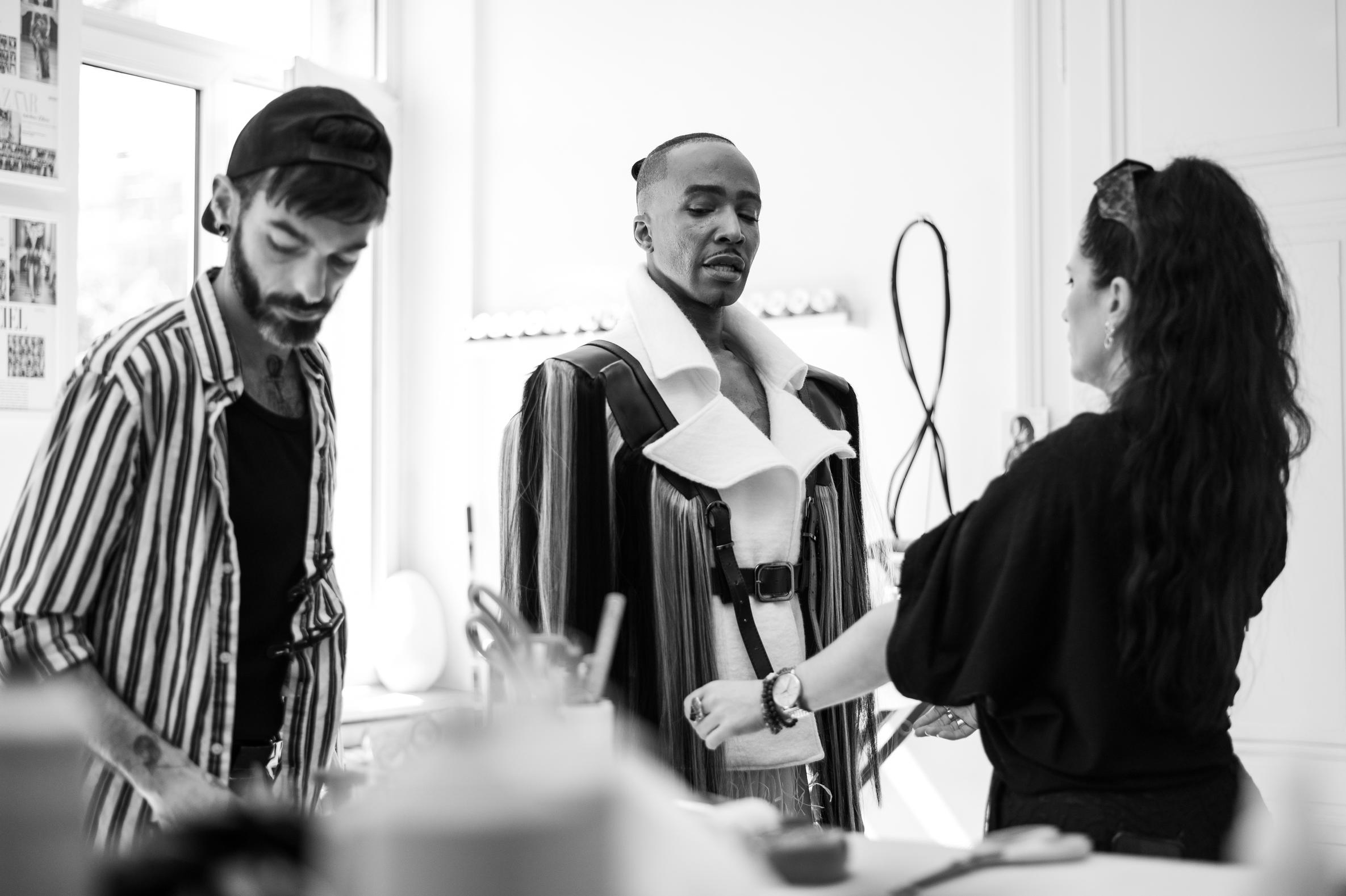 OFF WITH THE HEAD - BACKSTAGE — 12