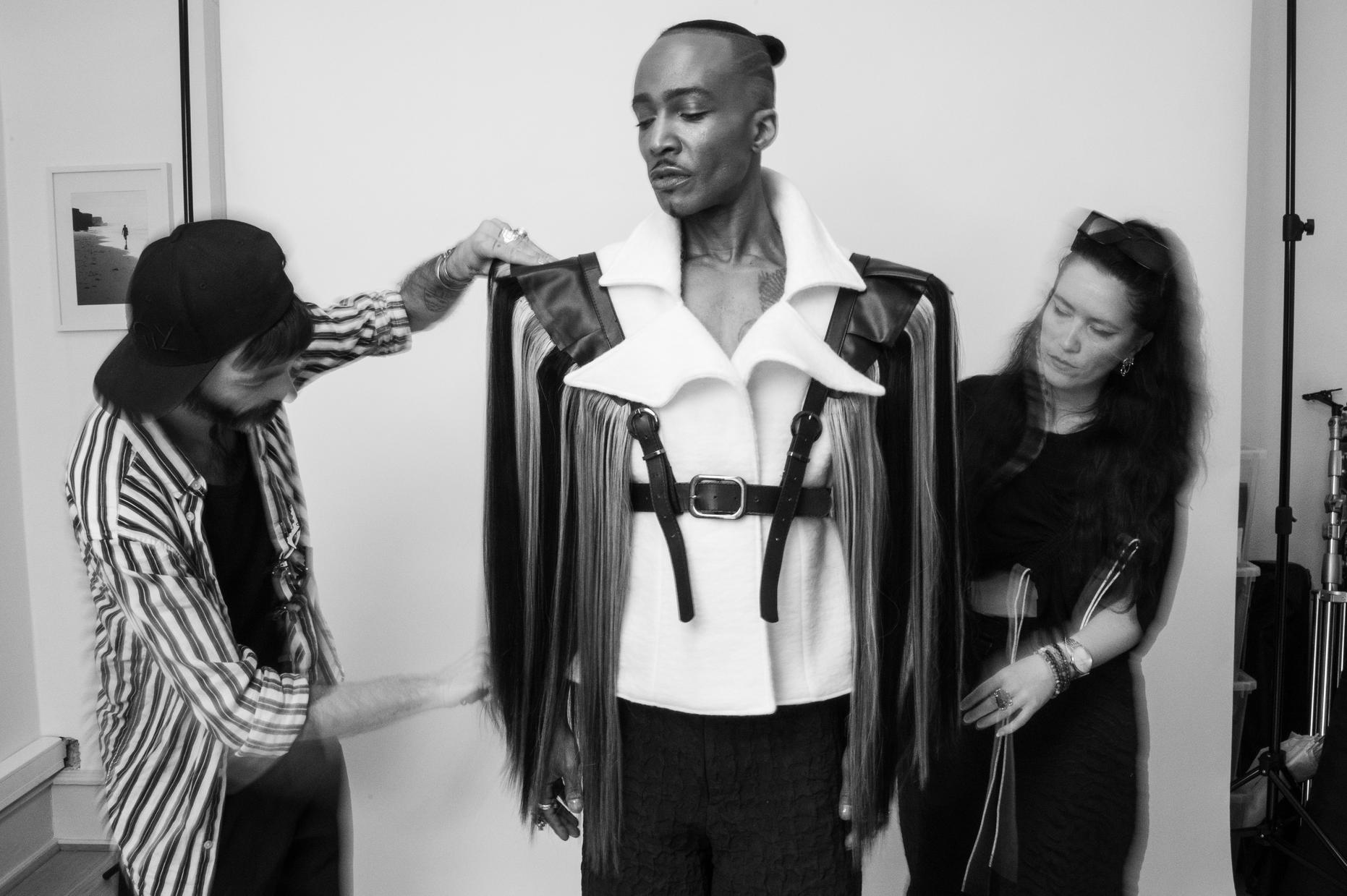 OFF WITH THE HEAD - BACKSTAGE — 13