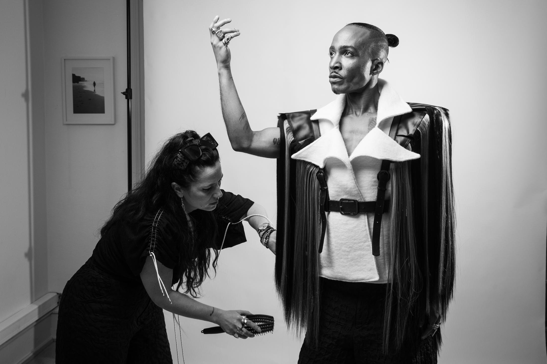 OFF WITH THE HEAD - BACKSTAGE — 16