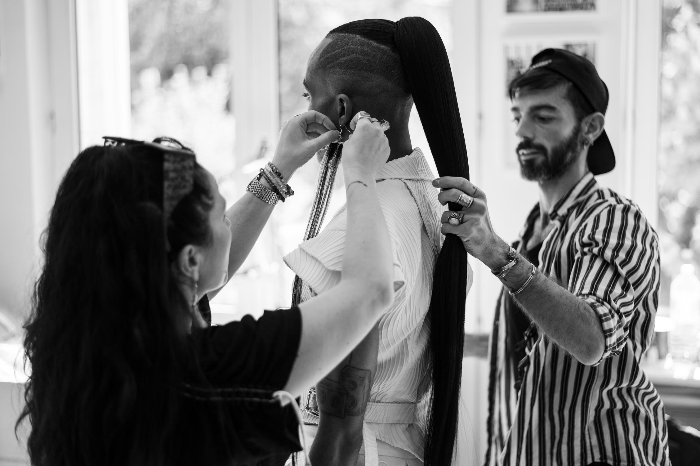 OFF WITH THE HEAD - BACKSTAGE — 24